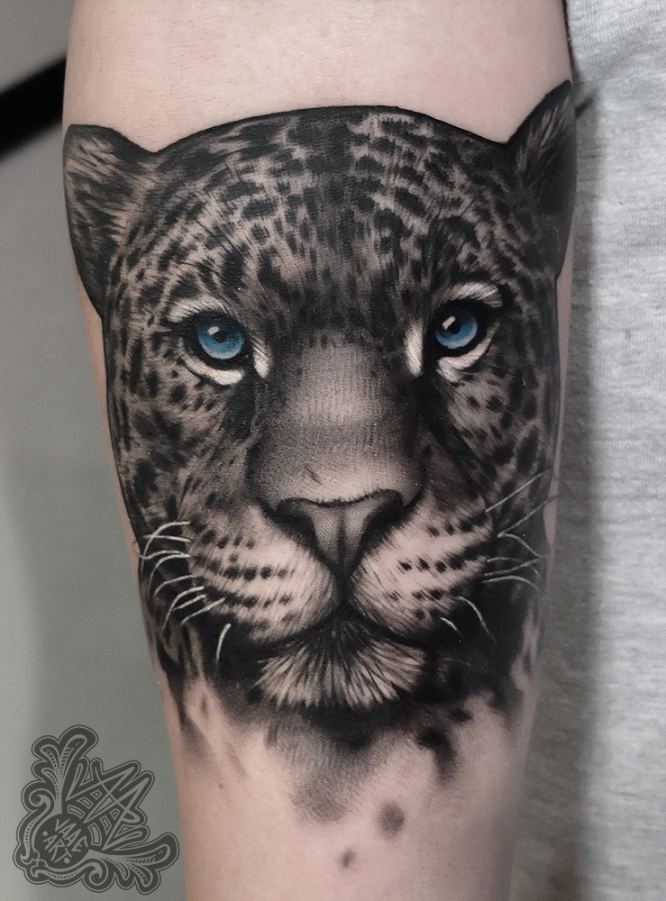 -leopard-leopardo-tattoo-tatuaje-realismo-blackandgrey-sombreado-ink-inkmasters-tenerifetattoo-besttattooartists